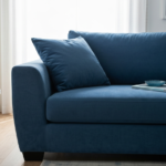 Psychologia barw przy wyborze tapicerki sof do strefy relaksu w salonie