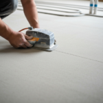 Usuwanie mleczka cementowego z nowych wylewek anhydrytowych pod ogrzewanie podłogowe