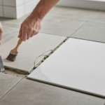 Wymiana uszkodzonej pojedynczej płytki gresowej bez naruszania hydroizolacji podpłytkowej