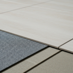 Zastosowanie mat kompensujących naprężenia przy kładzeniu płytek wielkoformatowych