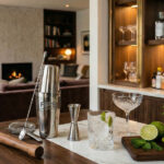 Domowy barek – jakie akcesoria przydadzą się w home barze?